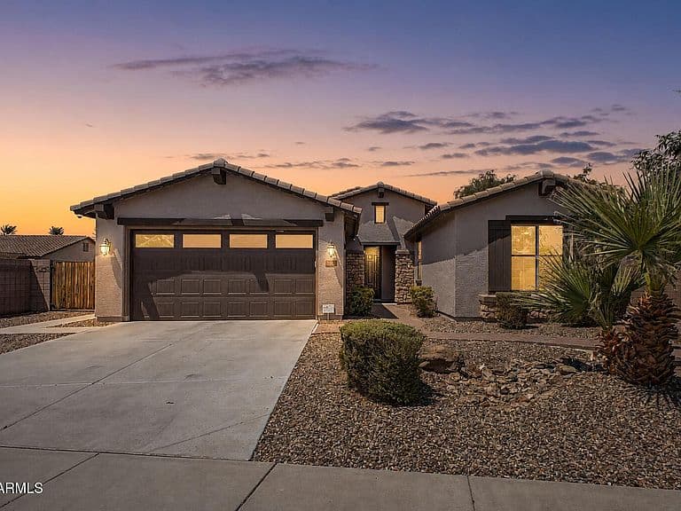 590 W POWELL Way photo 1