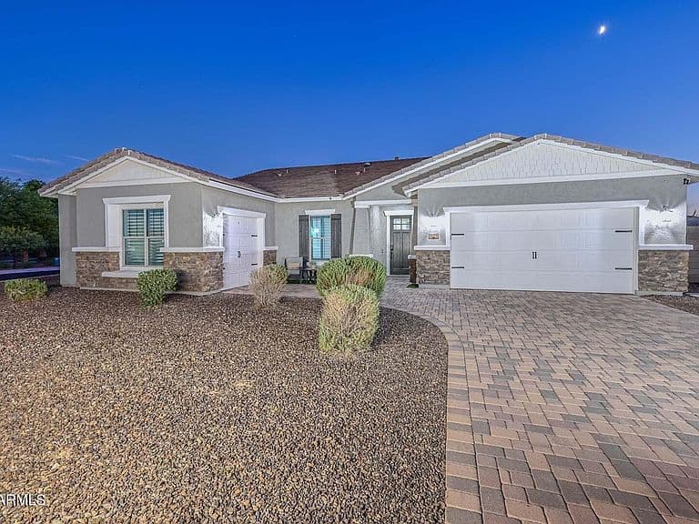 18373 W SELLS Drive photo 2