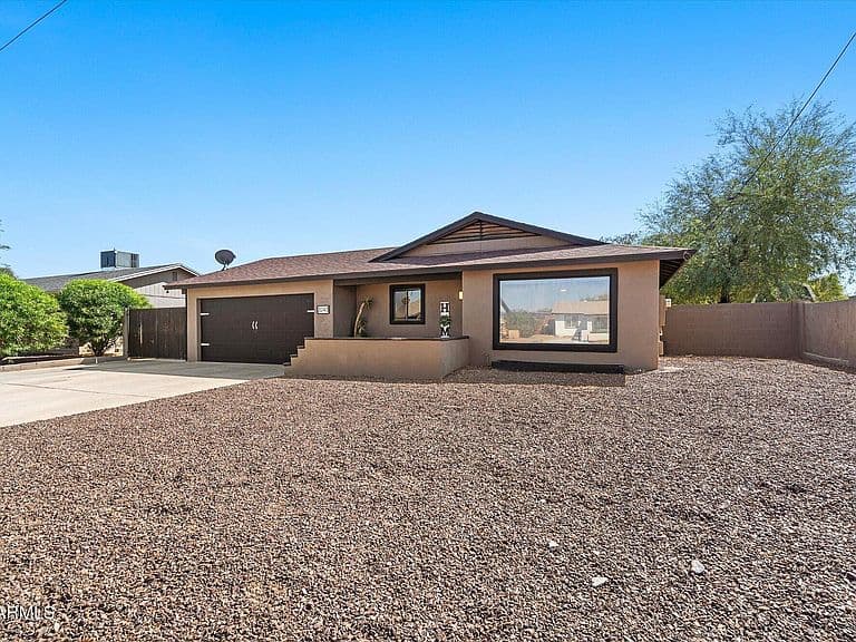 3243 W GROVERS Avenue photo 2