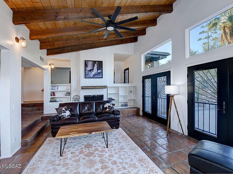 6036 E Paseo Cimarron photo 5