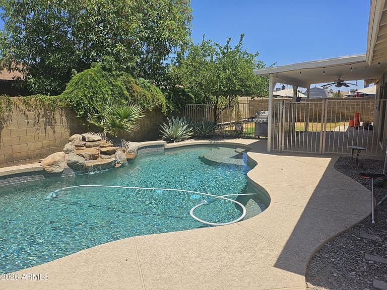 7344 W WINDROSE Drive photo 2