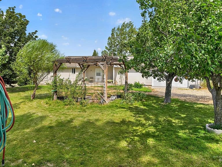 334 E Danskin Dr photo 4