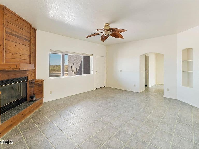 1775 N MOUNTAIN VIEW Road photo 4