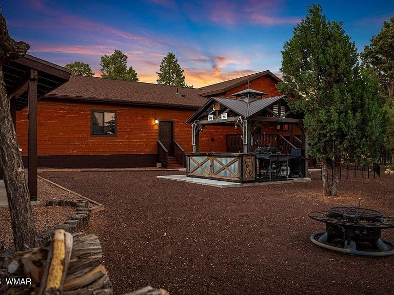 2207 Four Point Cir photo 4