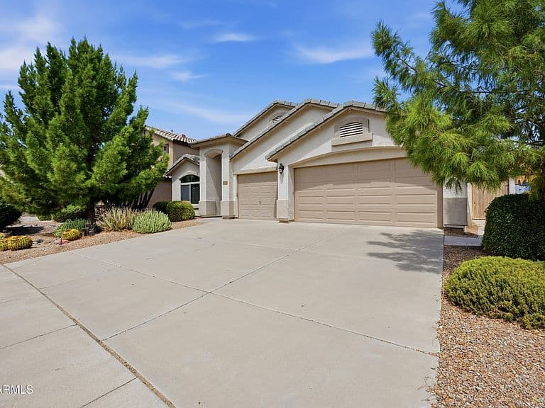 912 E JULIE Avenue photo 2