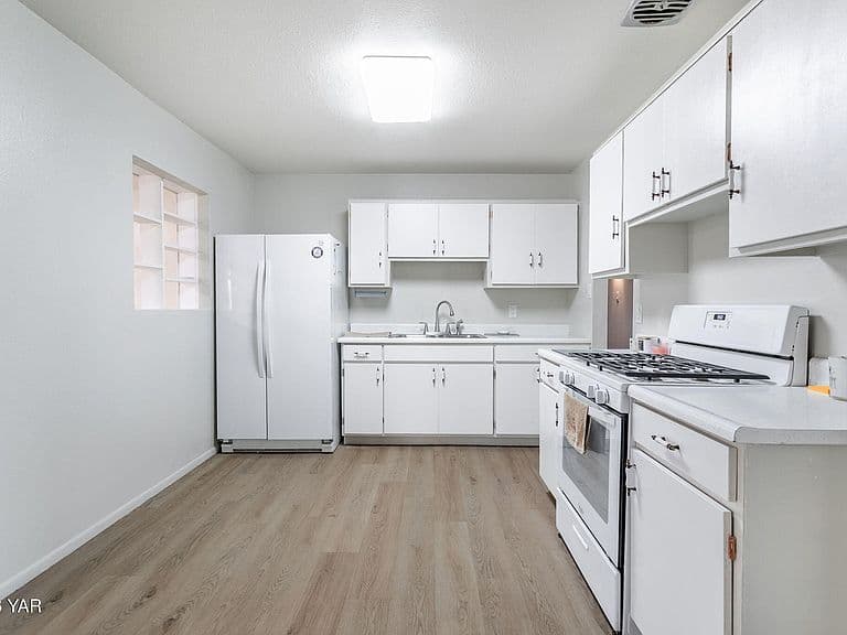 1101 E La Casita Dr photo 5