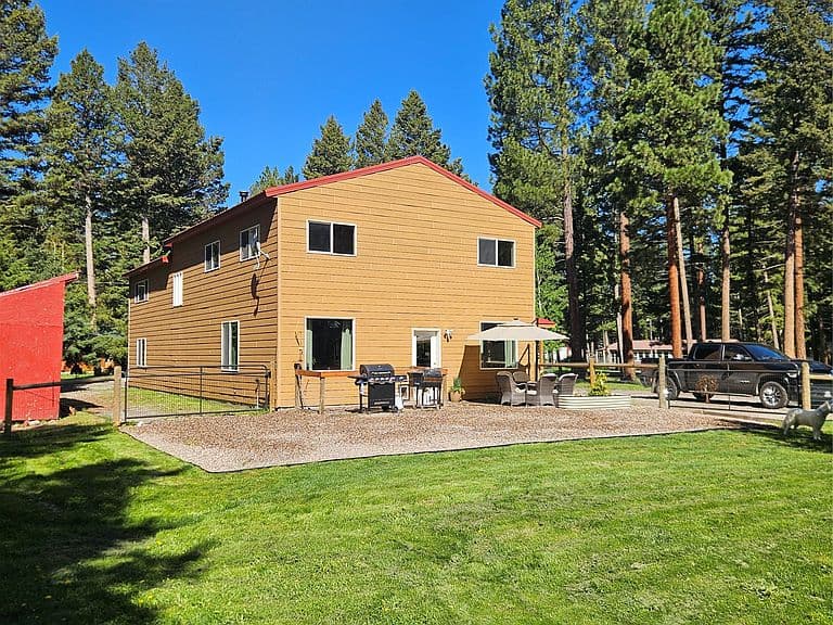 229 3rd Ave photo 4