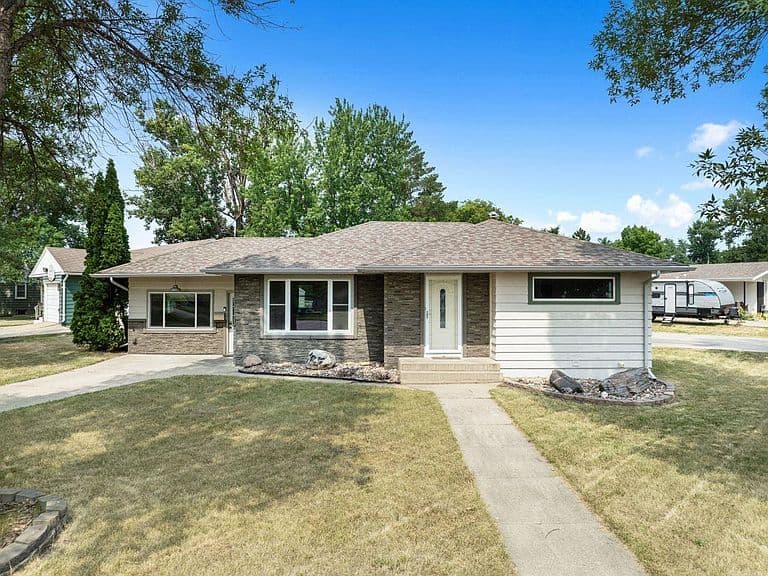 506 18th Ave SW photo 1