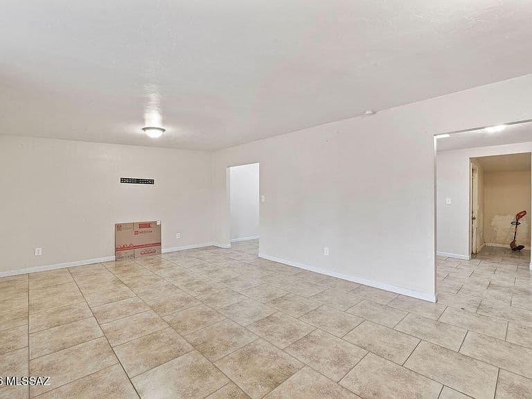 1301 W Kleindale Rd photo 2