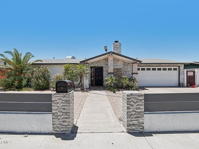 3829 W THUNDERBIRD Road photo 1