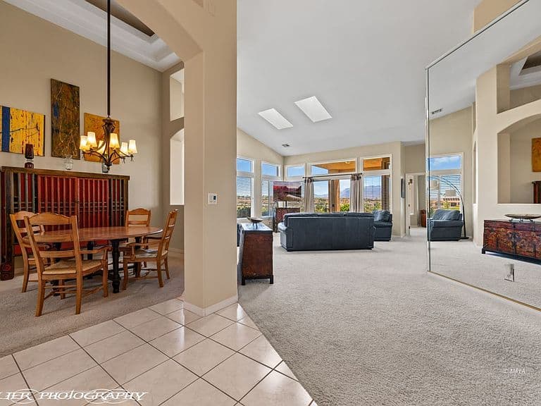 725 Ventana Cir photo 4