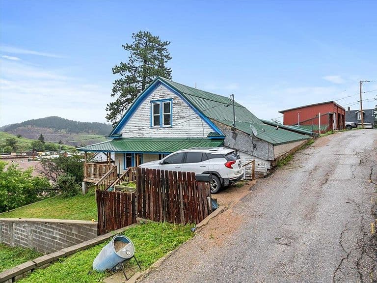 412 McQuillan Ave photo 4
