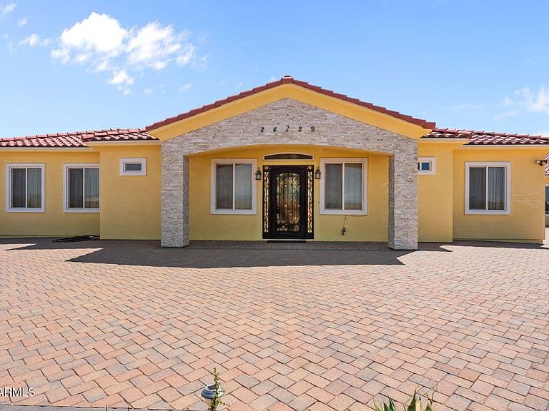24235 W PINNACLE VISTA Lane photo 3