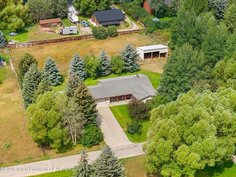 2400 Grand Teton Cir photo 5