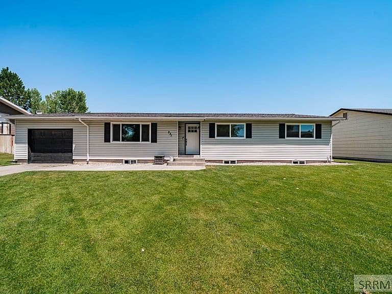 231 Meadowlark Dr photo 1