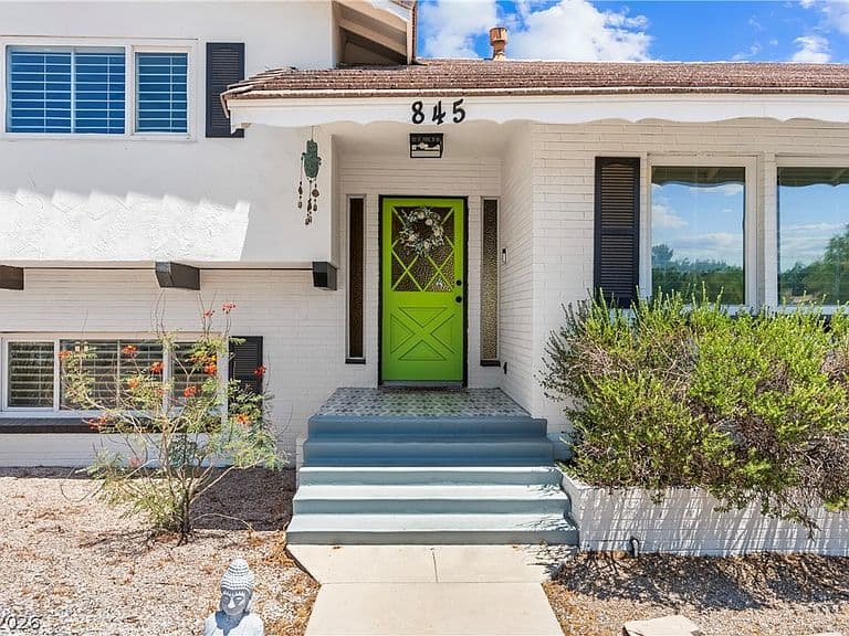 845 Kenny Way photo 2