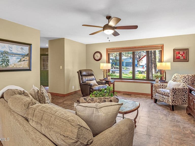 3110 W Tami Ln photo 5