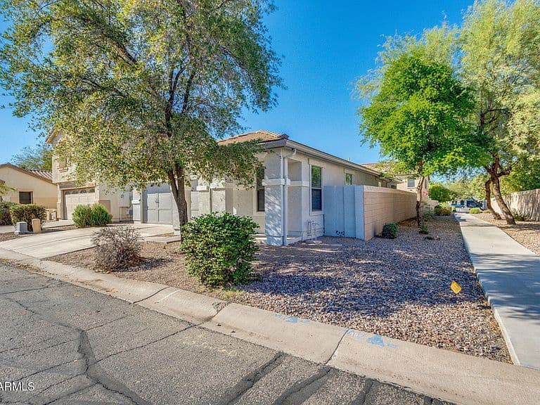 3634 E Constitution Dr photo 4