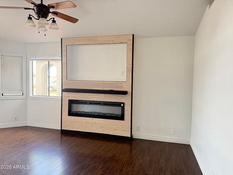 8926 W VALE Drive photo 4