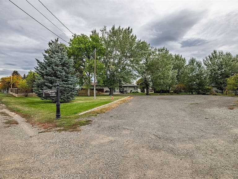 5185 Kerr Dr photo 3