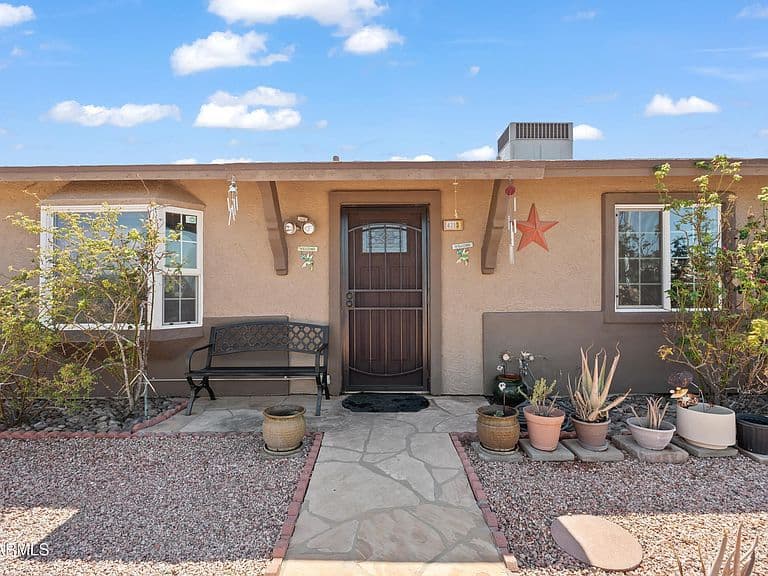 4713 E LA SALLE Street photo 4