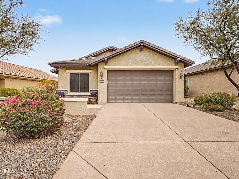 27050 W TONOPAH Drive photo 1