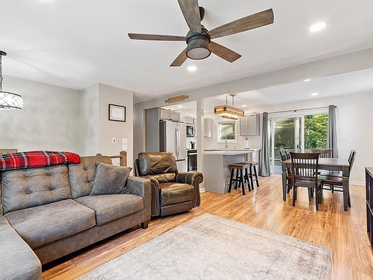 147 Liberty Lane photo 5