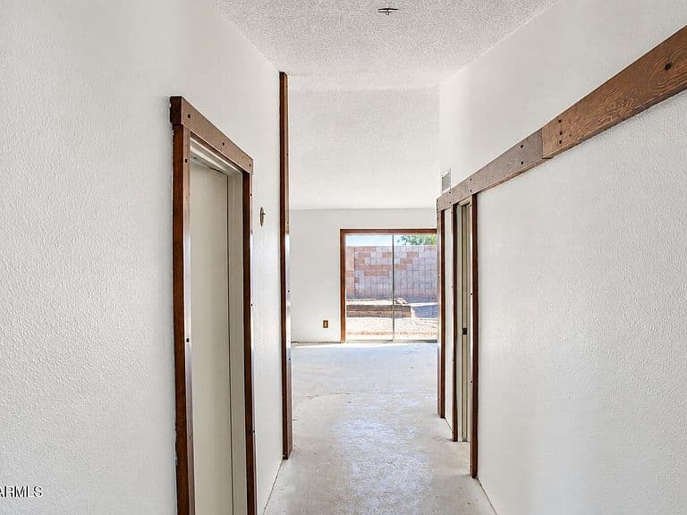 5233 W MOUNTAIN VIEW Road photo 5