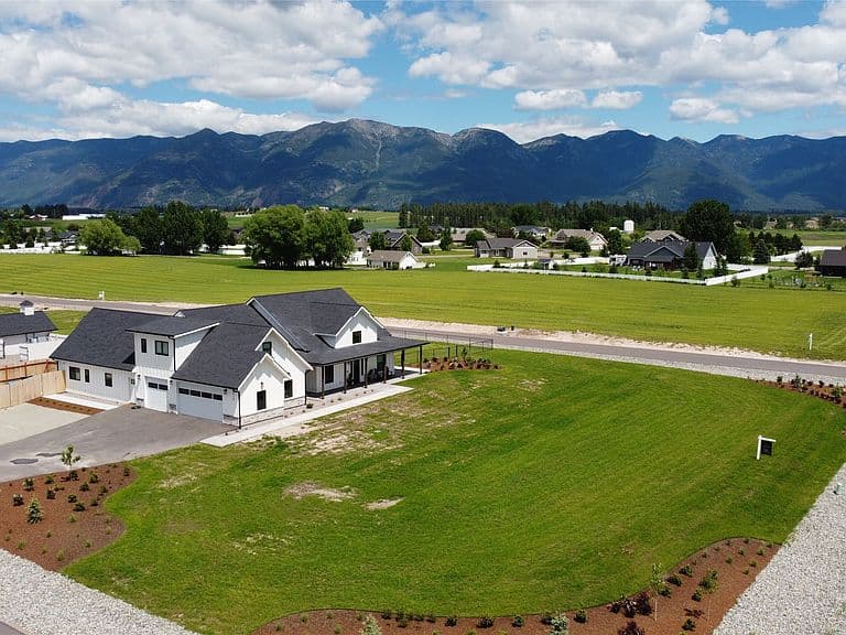415 Charlotte Peak Dr photo 3