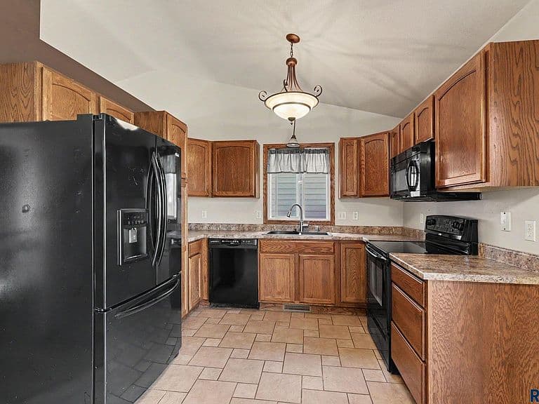 537 S Whitewood Ave photo 4