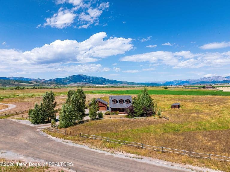 268 Fishermans Ln photo 5