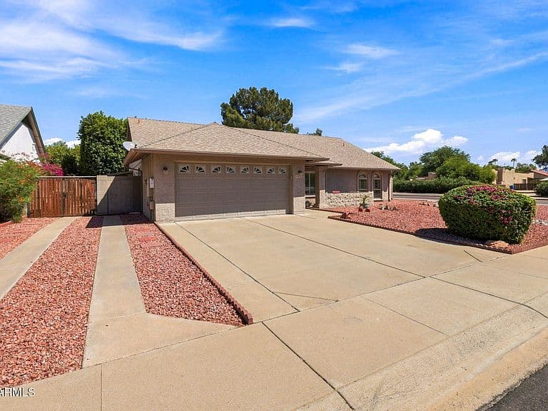 4352 E Blanche Drive photo 2