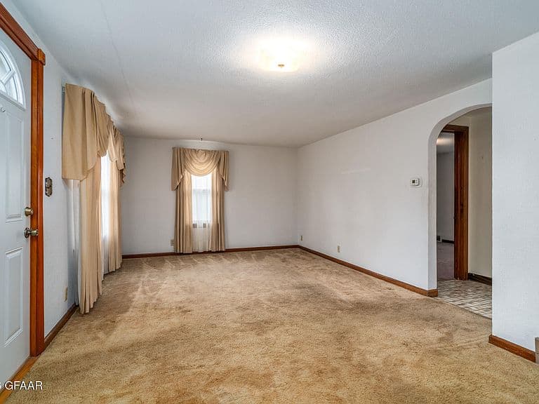 522 Conklin Ave photo 3