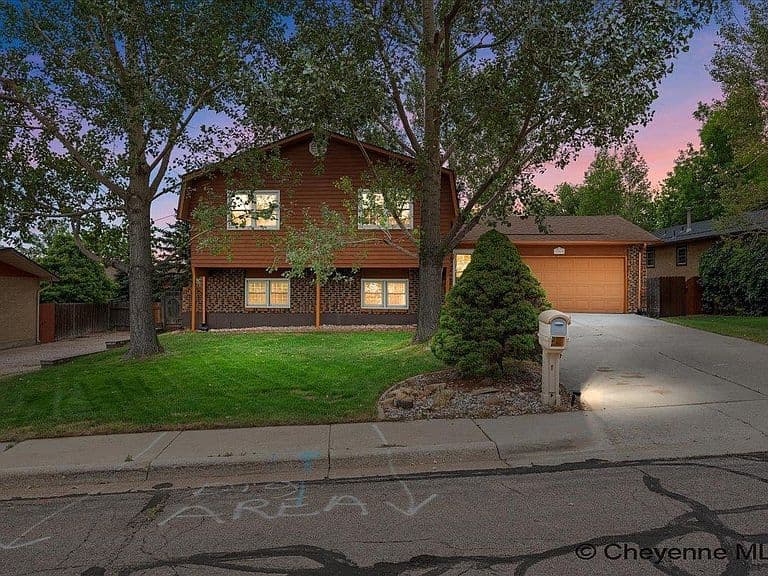 3069 Hanson St photo 2