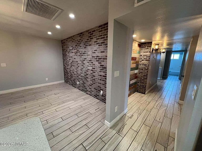 274 W Sycamore photo 3