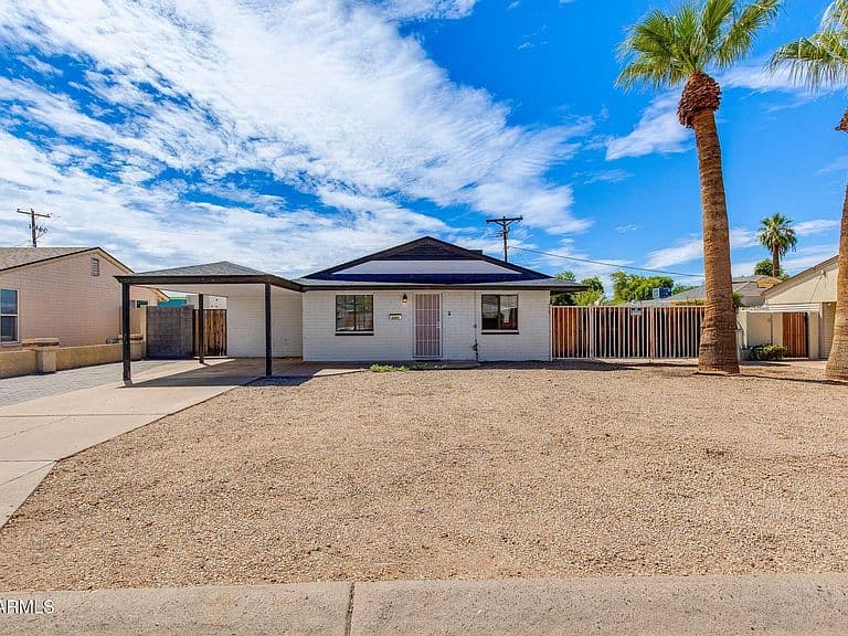 4609 E ALMERIA Road photo 1