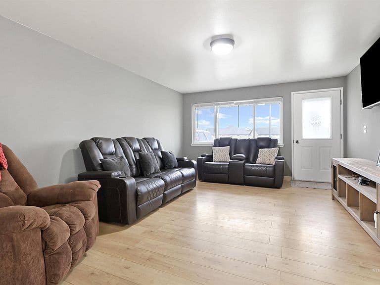 2631 Park Ave photo 4