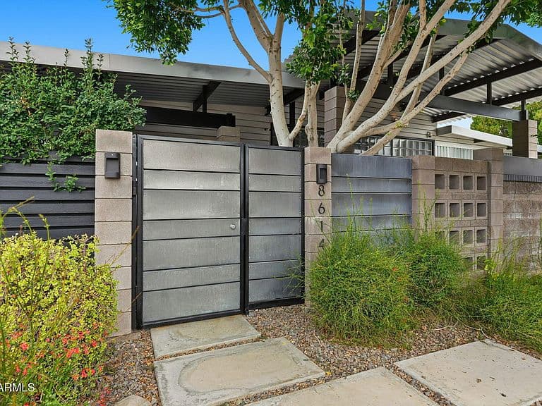 8614 E Berridge Ln photo 2