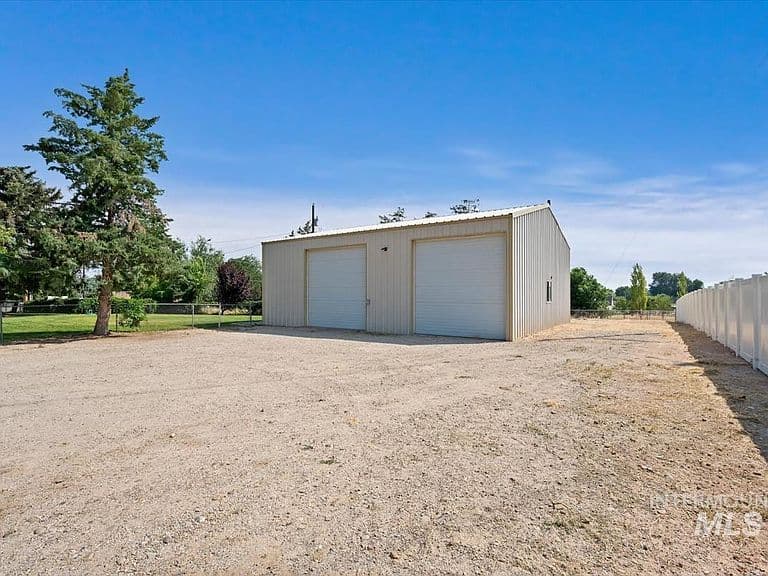 703 W Dooley Ln photo 3
