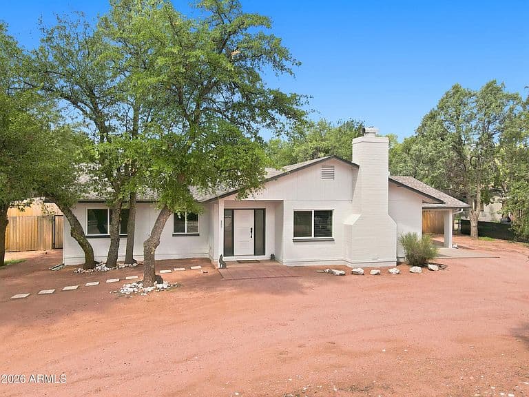 323 W ROUNDUP Road photo 1