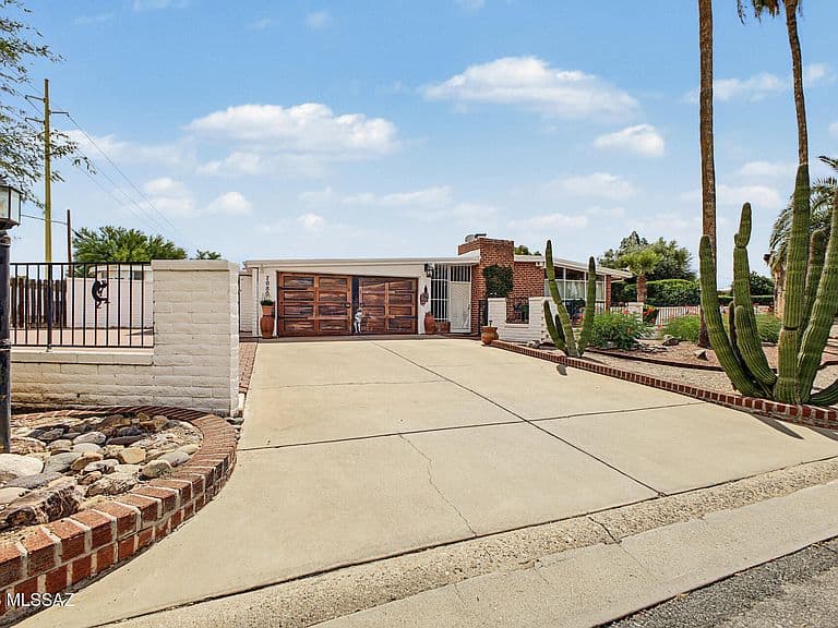 7080 E Acoma Pl photo 2