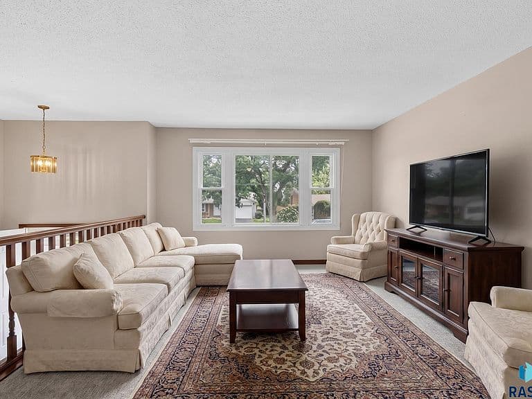 805 S Rohl Dr photo 3