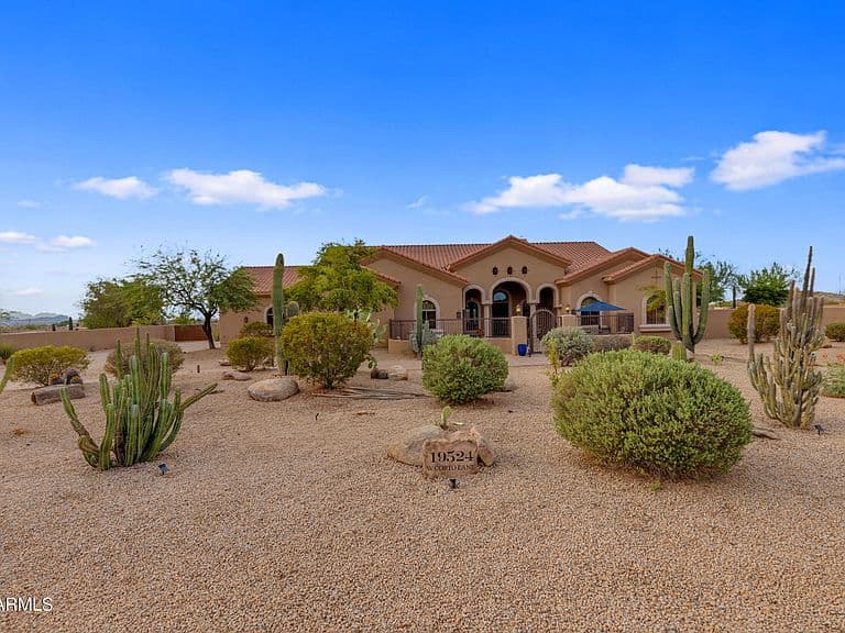 19524 W CORTO Lane photo 2