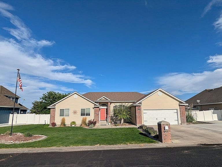 144 Greenbrier Dr photo 1
