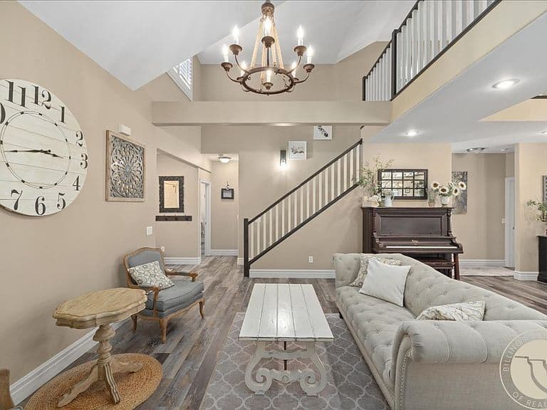 6610 Cove Creek Dr photo 3