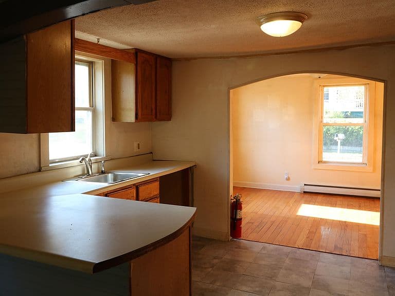 12 Russell Avenue photo 5