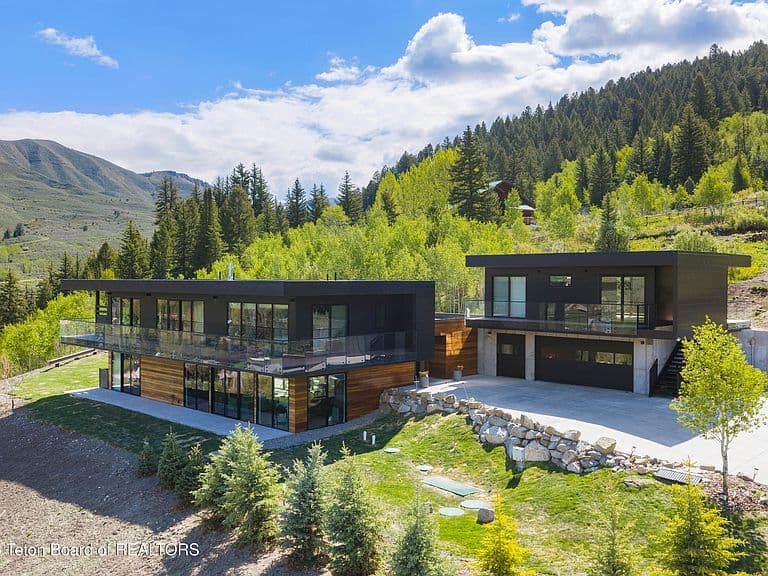 11330 Hoback Junction South Rd photo 1