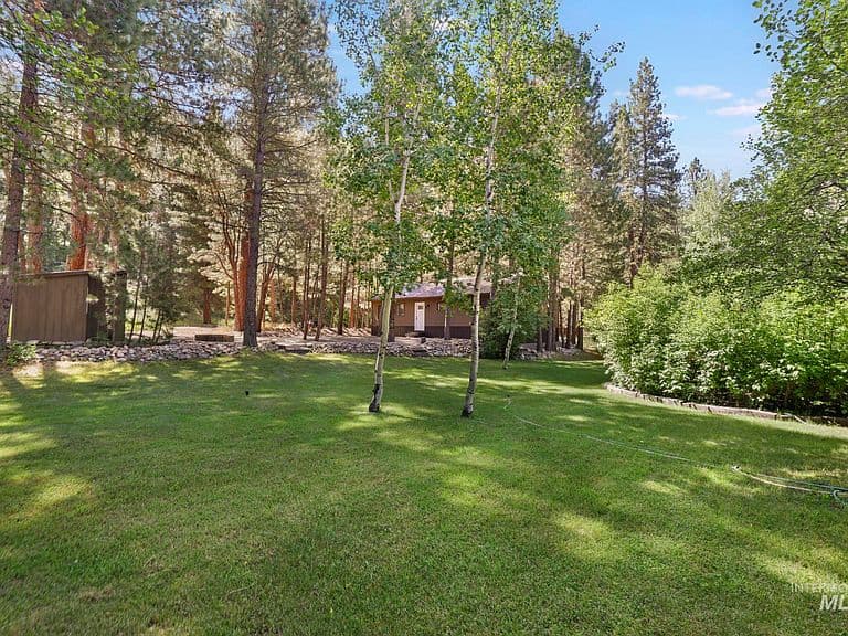 2071 N Pine Featherville Rd photo 1