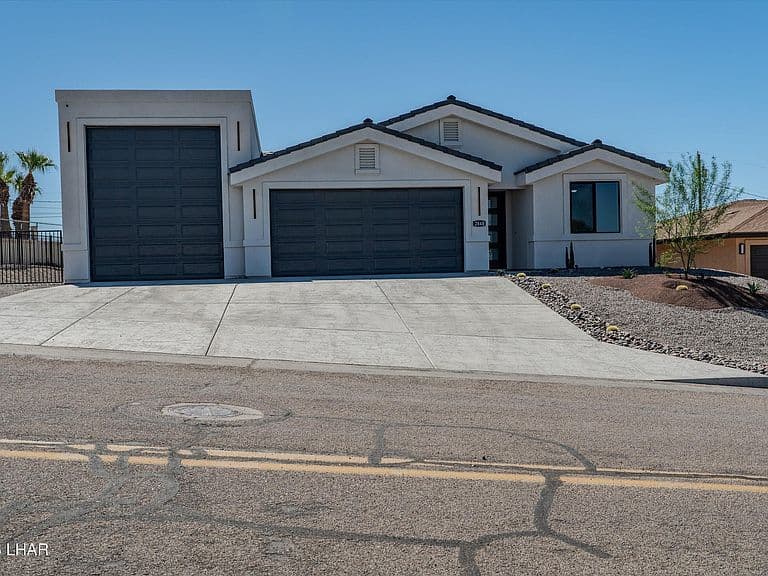 2840 Briarcrest Dr photo 3