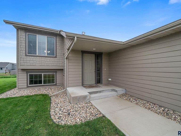 701 Creekside Trl photo 4